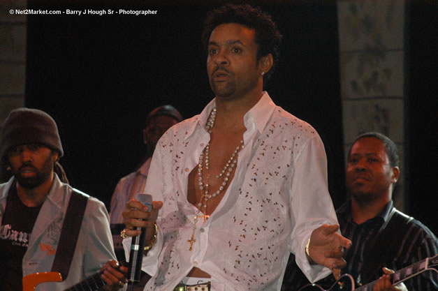 Shaggy @ The Aqueduct on Rose Hall - Friday, January 26, 2007 - 10th Anniversary - Air Jamaica Jazz & Blues Festival 2007 - The Art of Music - Tuesday, January 23 - Saturday, January 27, 2007, The Aqueduct on Rose Hall, Montego Bay, Jamaica - Negril Travel Guide, Negril Jamaica WI - http://www.negriltravelguide.com - info@negriltravelguide.com...!