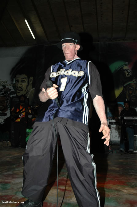 Frankie Paul & King Yellowman - Bobby Dread - Swallow - backed by the Indika Band - MC Earl Polkadot - Presented by Boubon Beach Restaurant, Beach Bar & Oceanfront Accommodations - Negril Travel Guide, Negril Jamaica WI - http://www.negriltravelguide.com - info@negriltravelguide.com...!