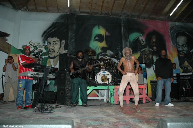 The Messenger, Reggae Super Star - Luciano - Gregory Isaacs - Bobby Dread - Swallow - backed by the Indika Band - Boubon Beach Restaurant, Beach Bar & Oceanfront Accommodations - Negril Travel Guide, Negril Jamaica WI - http://www.negriltravelguide.com - info@negriltravelguide.com...!