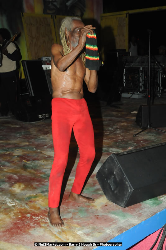 Bunny Wailer & King Yellowman at Bourbon Beach - Monday, February 25, 2008 - Bourbin Beach Restaurant, Bar, Oceanfront Accommodatioins, Live Reggae Music & Disco, Norman Manley Boulevard, Negril, Westmoreland, Jamaica W.I. - Photographs by Net2Market.com - Barry J. Hough Sr, Photographer - Negril Travel Guide, Negril Jamaica WI - http://www.negriltravelguide.com - info@negriltravelguide.com...!