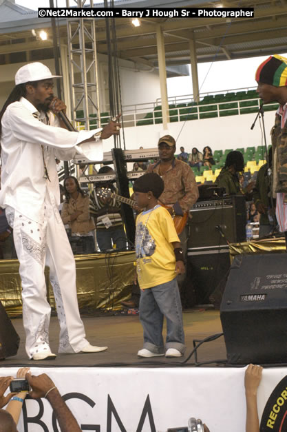 Beenie Man - Cure Fest 2007 - Longing For Concert at Trelawny Multi Purpose Stadium, Trelawny, Jamaica - Sunday, October 14, 2007 - Cure Fest 2007 October 12th-14th, 2007 Presented by Danger Promotions, Iyah Cure Promotions, and Brass Gate Promotions - Alison Young, Publicist - Photographs by Net2Market.com - Barry J. Hough Sr, Photographer - Negril Travel Guide, Negril Jamaica WI - http://www.negriltravelguide.com - info@negriltravelguide.com...!