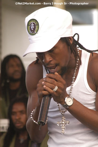 Jah Cure - Cure Fest 2007 - Longing For Concert at Trelawny Multi Purpose Stadium, Trelawny, Jamaica - Sunday, October 14, 2007 - Cure Fest 2007 October 12th-14th, 2007 Presented by Danger Promotions, Iyah Cure Promotions, and Brass Gate Promotions - Alison Young, Publicist - Photographs by Net2Market.com - Barry J. Hough Sr, Photographer - Negril Travel Guide, Negril Jamaica WI - http://www.negriltravelguide.com - info@negriltravelguide.com...!