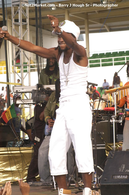 Jah Cure - Cure Fest 2007 - Longing For Concert at Trelawny Multi Purpose Stadium, Trelawny, Jamaica - Sunday, October 14, 2007 - Cure Fest 2007 October 12th-14th, 2007 Presented by Danger Promotions, Iyah Cure Promotions, and Brass Gate Promotions - Alison Young, Publicist - Photographs by Net2Market.com - Barry J. Hough Sr, Photographer - Negril Travel Guide, Negril Jamaica WI - http://www.negriltravelguide.com - info@negriltravelguide.com...!