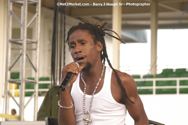 Jah Cure - Cure Fest 2007 - Longing For Concert at Trelawny Multi Purpose Stadium, Trelawny, Jamaica - Sunday, October 14, 2007 - Cure Fest 2007 October 12th-14th, 2007 Presented by Danger Promotions, Iyah Cure Promotions, and Brass Gate Promotions - Alison Young, Publicist - Photographs by Net2Market.com - Barry J. Hough Sr, Photographer - Negril Travel Guide, Negril Jamaica WI - http://www.negriltravelguide.com - info@negriltravelguide.com...!