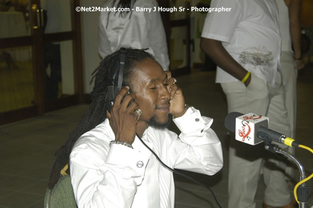 Jah Cure and Guests - Reflections - Cure Fest 2007 - All White Birth-Night Party - Hosted by Jah Cure - Starfish Trelawny Hotel - Trelawny, Jamaica - Friday, October 12, 2007 - Cure Fest 2007 October 12th-14th, 2007 Presented by Danger Promotions, Iyah Cure Promotions, and Brass Gate Promotions - Alison Young, Publicist - Photographs by Net2Market.com - Barry J. Hough Sr, Photographer - Negril Travel Guide, Negril Jamaica WI - http://www.negriltravelguide.com - info@negriltravelguide.com...!