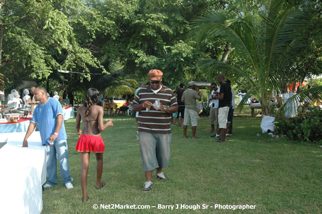 Hybrid Go Ultra - Independence Negril 2K7 - A Barefoot Beach Party @ The Hybrid Beach Cove aka Half Moon Beach Club, Sunday, August 5, 2007, Half Moon Beach, Hanover Parish, Jamaica - Negril Travel Guide.com, Negril Jamaica WI - http://www.negriltravelguide.com - info@negriltravelguide.com...!