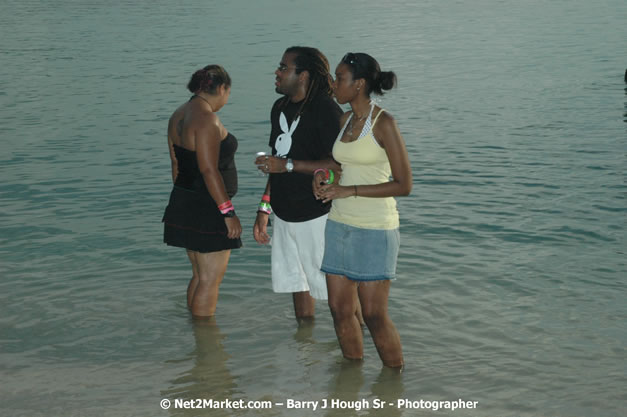 Hybrid Go Ultra - Independence Negril 2K7 - A Barefoot Beach Party @ The Hybrid Beach Cove aka Half Moon Beach Club, Sunday, August 5, 2007, Half Moon Beach, Hanover Parish, Jamaica - Negril Travel Guide.com, Negril Jamaica WI - http://www.negriltravelguide.com - info@negriltravelguide.com...!