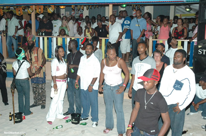 History Clash - Stone Love VS David Roddigan [Out of London] - June 5, 2005 - Presented by Jamaica Tamboo in association with Guinness - Negril Spot - Negril Travel Guide, Negril Jamaica WI - http://www.negriltravelguide.com - info@negriltravelguide.com...!