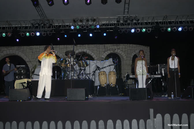 Performances - Air Jamaica Jazz & Blues 2005 - The Art Of Music - Cinnamon Hill Golf Course, Rose Hall, Montego Bay - Negril Travel Guide, Negril Jamaica WI - http://www.negriltravelguide.com - info@negriltravelguide.com...!