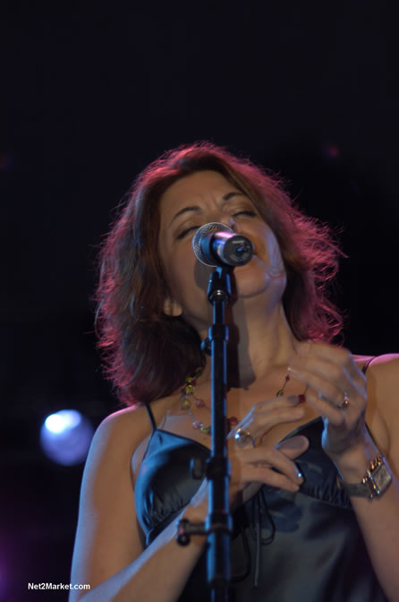 Rosanne Cash - Air Jamaica Jazz & Blues 2005 - The Art Of Music - Cinnamon Hill Golf Course, Rose Hall, Montego Bay - Negril Travel Guide, Negril Jamaica WI - http://www.negriltravelguide.com - info@negriltravelguide.com...!