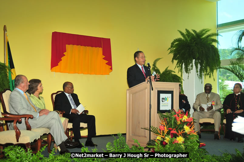 The Unveiling Of The Commemorative Plaque By The Honourable Prime Minister, Orette Bruce Golding, MP, And Their Majesties, King Juan Carlos I And Queen Sofia Of Spain - On Wednesday, February 18, 2009, Marking The Completion Of The Expansion Of Sangster International Airport, Venue at Sangster International Airport, Montego Bay, St James, Jamaica - Wednesday, February 18, 2009 - Photographs by Net2Market.com - Barry J. Hough Sr, Photographer/Photojournalist - Negril Travel Guide, Negril Jamaica WI - http://www.negriltravelguide.com - info@negriltravelguide.com...!