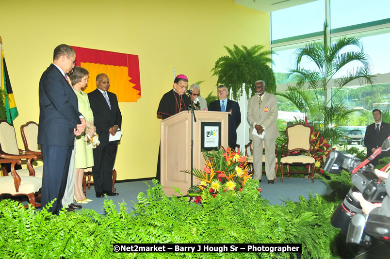 The Unveiling Of The Commemorative Plaque By The Honourable Prime Minister, Orette Bruce Golding, MP, And Their Majesties, King Juan Carlos I And Queen Sofia Of Spain - On Wednesday, February 18, 2009, Marking The Completion Of The Expansion Of Sangster International Airport, Venue at Sangster International Airport, Montego Bay, St James, Jamaica - Wednesday, February 18, 2009 - Photographs by Net2Market.com - Barry J. Hough Sr, Photographer/Photojournalist - Negril Travel Guide, Negril Jamaica WI - http://www.negriltravelguide.com - info@negriltravelguide.com...!