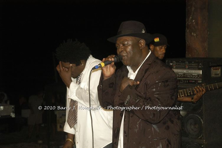 Chaka Demus & Pliers - Live In Concert @ Negril Escape Resort and Spa, December 8, 2009, One Love Drive, West End, Negril, Westmoreland, Jamaica W.I. - Photographs by Net2Market.com - Barry J. Hough Sr, Photographer/Photojournalist - Negril Travel Guide, Negril Jamaica WI - http://www.negriltravelguide.com - info@negriltravelguide.com...!