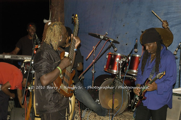 Etana - Live In Concert - One Love Reggae Concert Series 09/10 @ Negril Escape Resort and Spa, December 22, 2009, One Love Drive, West End, Negril, Westmoreland, Jamaica W.I. - Photographs by Net2Market.com - Barry J. Hough Sr, Photographer/Photojournalist - Negril Travel Guide, Negril Jamaica WI - http://www.negriltravelguide.com - info@negriltravelguide.com...!