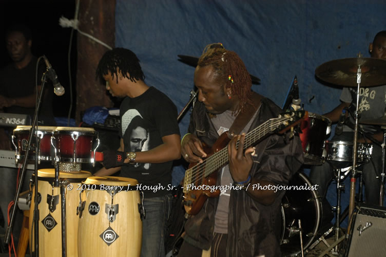 Etana - Live In Concert - One Love Reggae Concert Series 09/10 @ Negril Escape Resort and Spa, December 22, 2009, One Love Drive, West End, Negril, Westmoreland, Jamaica W.I. - Photographs by Net2Market.com - Barry J. Hough Sr, Photographer/Photojournalist - Negril Travel Guide, Negril Jamaica WI - http://www.negriltravelguide.com - info@negriltravelguide.com...!