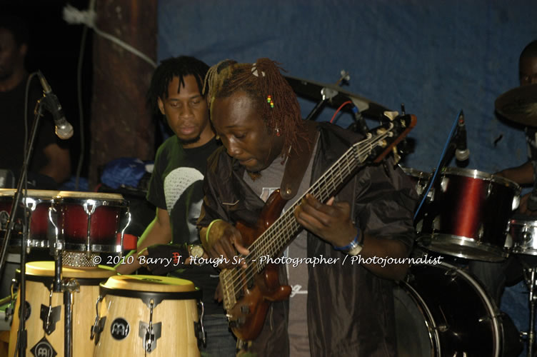 Etana - Live In Concert - One Love Reggae Concert Series 09/10 @ Negril Escape Resort and Spa, December 22, 2009, One Love Drive, West End, Negril, Westmoreland, Jamaica W.I. - Photographs by Net2Market.com - Barry J. Hough Sr, Photographer/Photojournalist - Negril Travel Guide, Negril Jamaica WI - http://www.negriltravelguide.com - info@negriltravelguide.com...!