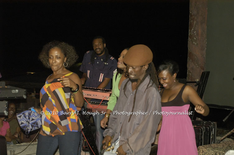 Marcia Griffiths & Edge Michael - Live In Concert - One Love Reggae Concert Series 09/10 @ Negril Escape Resort and Spa, December 29, 2009, One Love Drive, West End, Negril, Westmoreland, Jamaica W.I. - Photographs by Net2Market.com - Barry J. Hough Sr, Photographer/Photojournalist - Negril Travel Guide, Negril Jamaica WI - http://www.negriltravelguide.com - info@negriltravelguide.com...!