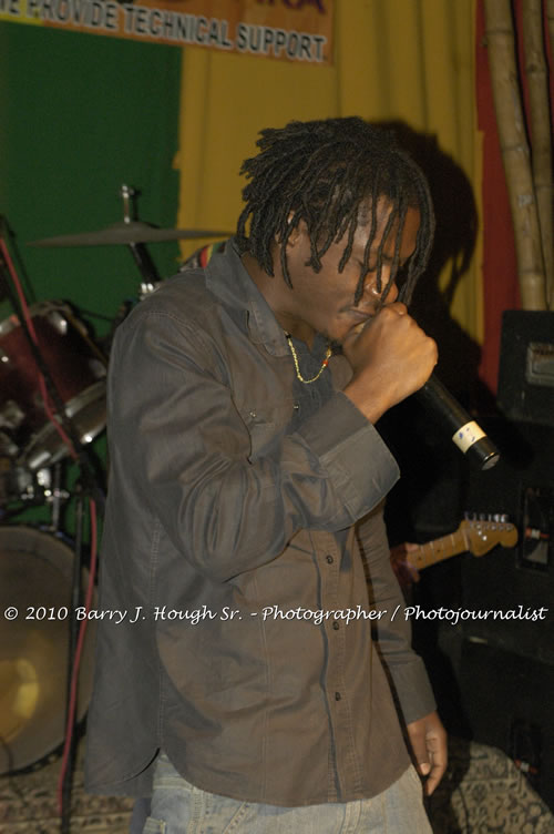 Richie Spice - Live In Concert - One Love Reggae Concert Series 09/10 @ Negril Escape Resort and Spa, January 19, 2010, One Love Drive, West End, Negril, Westmoreland, Jamaica W.I. - Photographs by Net2Market.com - Barry J. Hough Sr, Photographer/Photojournalist - Negril Travel Guide, Negril Jamaica WI - http://www.negriltravelguide.com - info@negriltravelguide.com...!