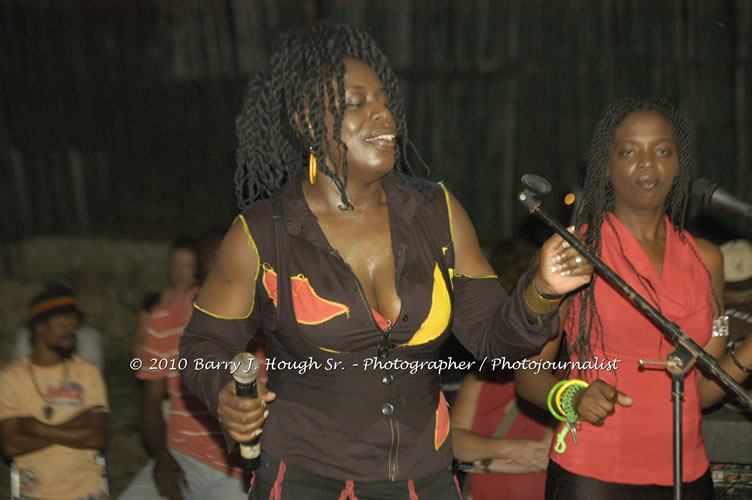 Richie Spice - Live In Concert - One Love Reggae Concert Series 09/10 @ Negril Escape Resort and Spa, January 19, 2010, One Love Drive, West End, Negril, Westmoreland, Jamaica W.I. - Photographs by Net2Market.com - Barry J. Hough Sr, Photographer/Photojournalist - Negril Travel Guide, Negril Jamaica WI - http://www.negriltravelguide.com - info@negriltravelguide.com...!