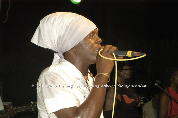 Richie Spice - Live In Concert - One Love Reggae Concert Series 09/10 @ Negril Escape Resort and Spa, January 19, 2010, One Love Drive, West End, Negril, Westmoreland, Jamaica W.I. - Photographs by Net2Market.com - Barry J. Hough Sr, Photographer/Photojournalist - Negril Travel Guide, Negril Jamaica WI - http://www.negriltravelguide.com - info@negriltravelguide.com...!