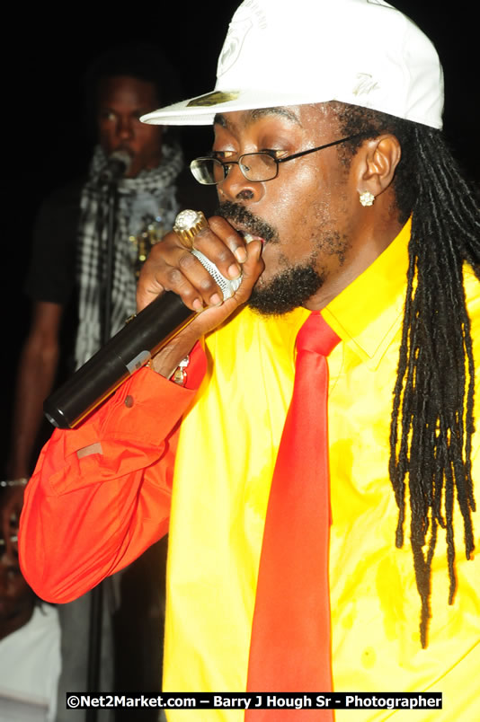 Beenie Man - Live in Concert, plus Hiyah Grade Band @ The Sunset Show @ Negril Escape Resort and Spa, Tuesday, February 3, 2009 - Live Reggae Music at Negril Escape - Tuesday Nights 6:00PM to 10:00 PM - One Love Drive, West End, Negril, Westmoreland, Jamaica W.I. - Photographs by Net2Market.com - Barry J. Hough Sr, Photographer/Photojournalist - The Negril Travel Guide - Negril's and Jamaica's Number One Concert Photography Web Site with over 40,000 Jamaican Concert photographs Published -  Negril Travel Guide, Negril Jamaica WI - http://www.negriltravelguide.com - info@negriltravelguide.com...!