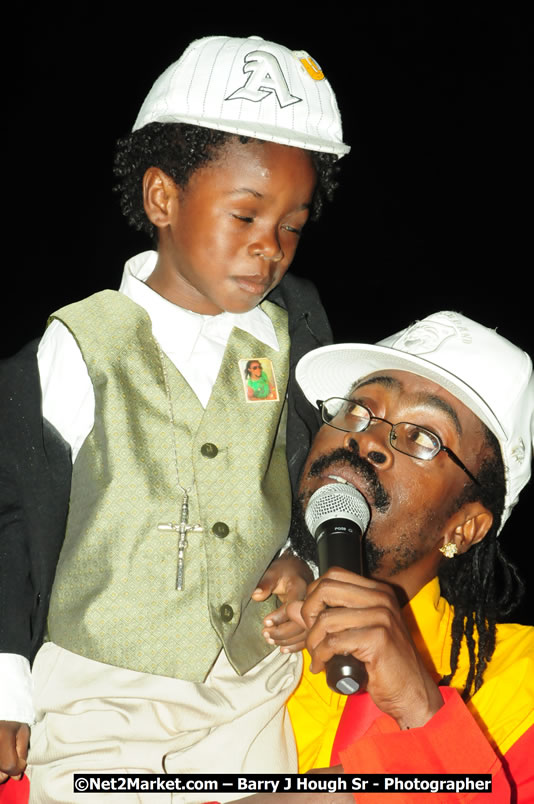 Beenie Man - Live in Concert, plus Hiyah Grade Band @ The Sunset Show @ Negril Escape Resort and Spa, Tuesday, February 3, 2009 - Live Reggae Music at Negril Escape - Tuesday Nights 6:00PM to 10:00 PM - One Love Drive, West End, Negril, Westmoreland, Jamaica W.I. - Photographs by Net2Market.com - Barry J. Hough Sr, Photographer/Photojournalist - The Negril Travel Guide - Negril's and Jamaica's Number One Concert Photography Web Site with over 40,000 Jamaican Concert photographs Published -  Negril Travel Guide, Negril Jamaica WI - http://www.negriltravelguide.com - info@negriltravelguide.com...!