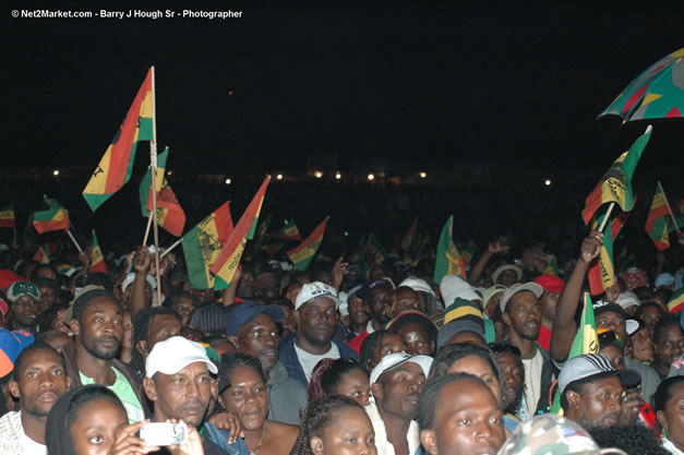 Buju Banton @ Tru-Juice Rebel Salute 2007 - Saturday, January 13, 2007, Port Kaiser Sports Club, St. Elizabeth - Negril Travel Guide, Negril Jamaica WI - http://www.negriltravelguide.com - info@negriltravelguide.com...!