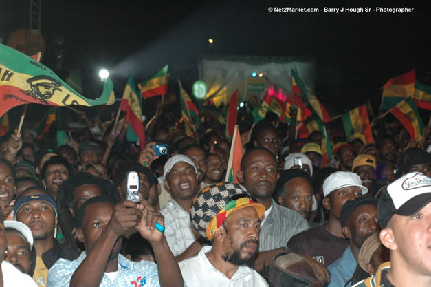 Buju Banton @ Tru-Juice Rebel Salute 2007 - Saturday, January 13, 2007, Port Kaiser Sports Club, St. Elizabeth - Negril Travel Guide, Negril Jamaica WI - http://www.negriltravelguide.com - info@negriltravelguide.com...!