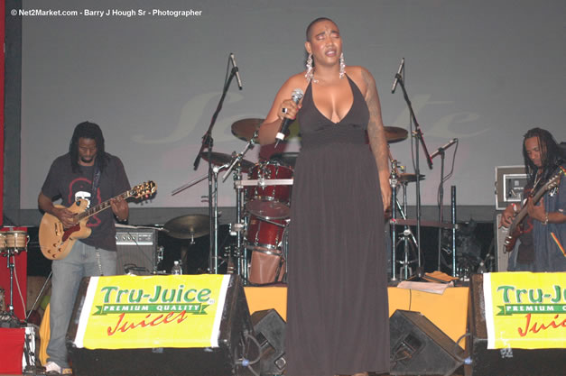 Diana King @ Tru-Juice Rebel Salute 2007 - Saturday, January 13, 2007, Port Kaiser Sports Club, St. Elizabeth - Negril Travel Guide, Negril Jamaica WI - http://www.negriltravelguide.com - info@negriltravelguide.com...!