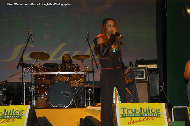 Queen Ifrica @ Tru-Juice Rebel Salute 2007 - Saturday, January 13, 2007, Port Kaiser Sports Club, St. Elizabeth - Negril Travel Guide, Negril Jamaica WI - http://www.negriltravelguide.com - info@negriltravelguide.com...!