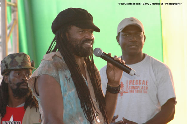 Tony Rebel Closing Tru-Juice Rebel Salute 2007 - Saturday, January 13, 2007, Port Kaiser Sports Club, St. Elizabeth - Negril Travel Guide, Negril Jamaica WI - http://www.negriltravelguide.com - info@negriltravelguide.com...!