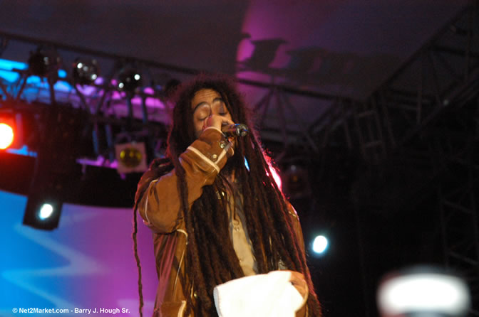 Damian "Junior Gong" Marley & Stephen Marley - Red Stripe Reggae Sumfest 2005 - International Night #2 - July 23th, 2005 - Negril Travel Guide, Negril Jamaica WI - http://www.negriltravelguide.com - info@negriltravelguide.com...!