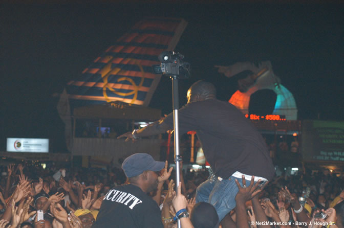 Akon - Red Stripe Reggae Sumfest 2005 - International Night - July 22th, 2005 - Negril Travel Guide, Negril Jamaica WI - http://www.negriltravelguide.com - info@negriltravelguide.com...!