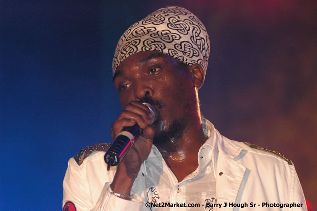 Anthony B - Explosion - Red Stripe Reggae Sumfest 2007 - Thursday, July 19, 2007 - Red Stripe Reggae Sumfest 2007 at Catherine Hall, Montego Bay, St James, Jamaica W.I. - Negril Travel Guide, Negril Jamaica WI - http://www.negriltravelguide.com - info@negriltravelguide.com...!