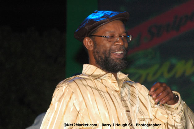 Beres Hammond - Red Stripe Reggae Sumfest 2007 - Zenith - Saturday, July 21, 2007 - Catherine Hall, Montego Bay, St James, Jamaica W.I. - Negril Travel Guide, Negril Jamaica WI - http://www.negriltravelguide.com - info@negriltravelguide.com...!