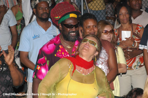 Beres Hammond - Red Stripe Reggae Sumfest 2007 - Zenith - Saturday, July 21, 2007 - Catherine Hall, Montego Bay, St James, Jamaica W.I. - Negril Travel Guide, Negril Jamaica WI - http://www.negriltravelguide.com - info@negriltravelguide.com...!