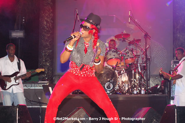 Macka Diamond - Explosion - Red Stripe Reggae Sumfest 2007 - Thursday, July 19, 2007 - Red Stripe Reggae Sumfest 2007 at Catherine Hall, Montego Bay, St James, Jamaica W.I. - Negril Travel Guide, Negril Jamaica WI - http://www.negriltravelguide.com - info@negriltravelguide.com...!