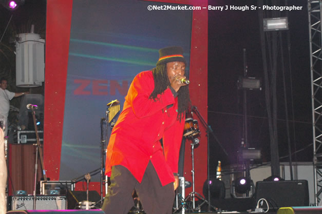 Mackie Conscious - Red Stripe Reggae Sumfest 2007 - Zenith - Saturday, July 21, 2007 - Catherine Hall, Montego Bay, St James, Jamaica W.I. - Negril Travel Guide, Negril Jamaica WI - http://www.negriltravelguide.com - info@negriltravelguide.com...!