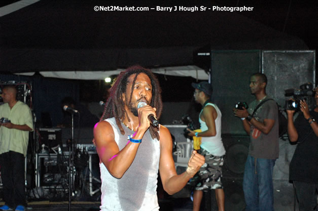 Rootz Underground - Red Stripe Reggae Sumfest 2007 - Zenith - Saturday, July 21, 2007 - Catherine Hall, Montego Bay, St James, Jamaica W.I. - Negril Travel Guide, Negril Jamaica WI - http://www.negriltravelguide.com - info@negriltravelguide.com...!