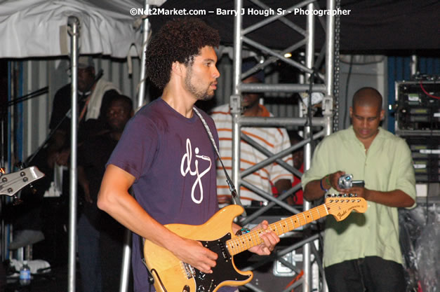 Rootz Underground - Red Stripe Reggae Sumfest 2007 - Zenith - Saturday, July 21, 2007 - Catherine Hall, Montego Bay, St James, Jamaica W.I. - Negril Travel Guide, Negril Jamaica WI - http://www.negriltravelguide.com - info@negriltravelguide.com...!