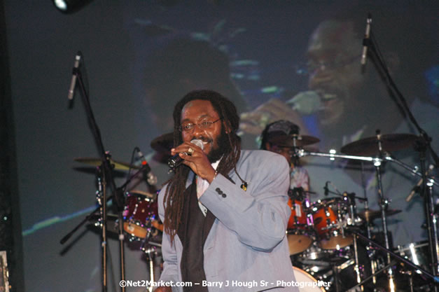 Tarrus Riley - Red Stripe Reggae Sumfest 2007 - Zenith - Saturday, July 21, 2007 - Catherine Hall, Montego Bay, St James, Jamaica W.I. - Negril Travel Guide, Negril Jamaica WI - http://www.negriltravelguide.com - info@negriltravelguide.com...!