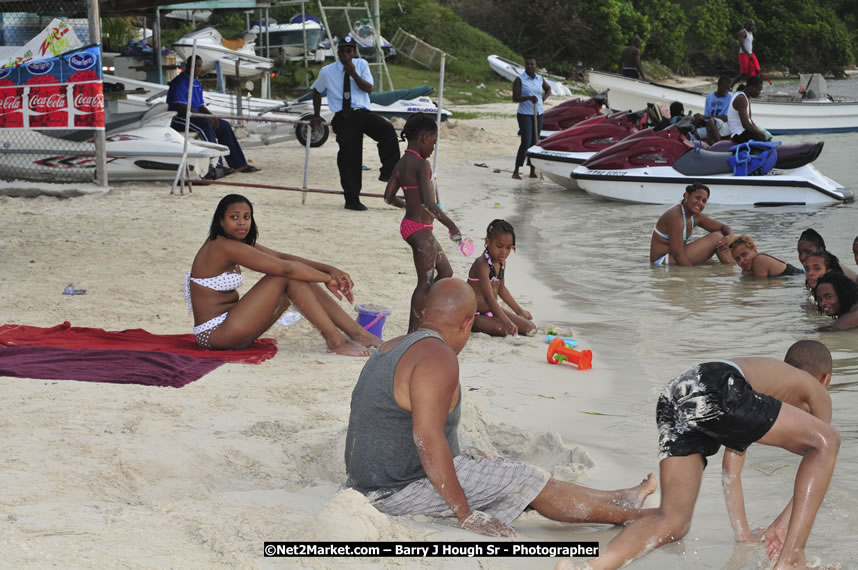 Reggae Sumfest Beach Party at Tropical Beach, Montego Bay - Sunday, July 13, 2008 - Negril Travel Guide, Negril Jamaica WI - http://www.negriltravelguide.com - info@negriltravelguide.com...!