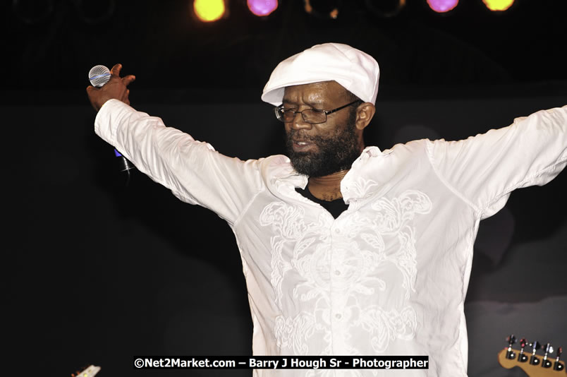 Beres Hammond @ Red Stripe Reggae Sumfest 2008 International Night 2, Catherine Hall, Montego Bay - Saturday, July 19, 2008 - Reggae Sumfest 2008 July 13 - July 19, 2008 - Photographs by Net2Market.com - Barry J. Hough Sr. Photojournalist/Photograper - Photographs taken with a Nikon D300 - Negril Travel Guide, Negril Jamaica WI - http://www.negriltravelguide.com - info@negriltravelguide.com...!