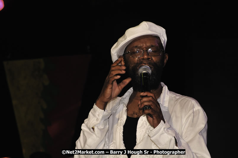 Beres Hammond @ Red Stripe Reggae Sumfest 2008 International Night 2, Catherine Hall, Montego Bay - Saturday, July 19, 2008 - Reggae Sumfest 2008 July 13 - July 19, 2008 - Photographs by Net2Market.com - Barry J. Hough Sr. Photojournalist/Photograper - Photographs taken with a Nikon D300 - Negril Travel Guide, Negril Jamaica WI - http://www.negriltravelguide.com - info@negriltravelguide.com...!