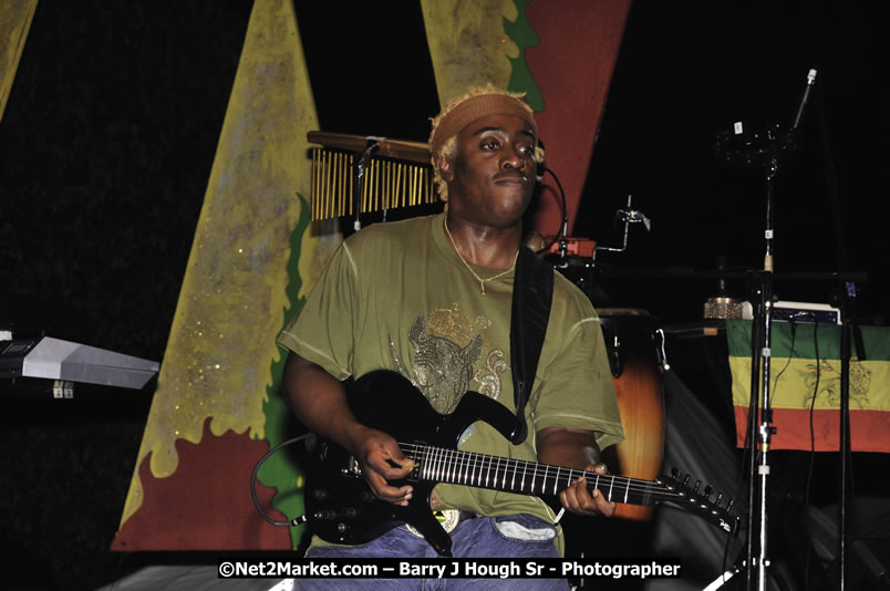 Bonafide @ Red Stripe Reggae Sumfest 2008 International Night 2, Catherine Hall, Montego Bay - Saturday, July 19, 2008 - Reggae Sumfest 2008 July 13 - July 19, 2008 - Photographs by Net2Market.com - Barry J. Hough Sr. Photojournalist/Photograper - Photographs taken with a Nikon D300 - Negril Travel Guide, Negril Jamaica WI - http://www.negriltravelguide.com - info@negriltravelguide.com...!