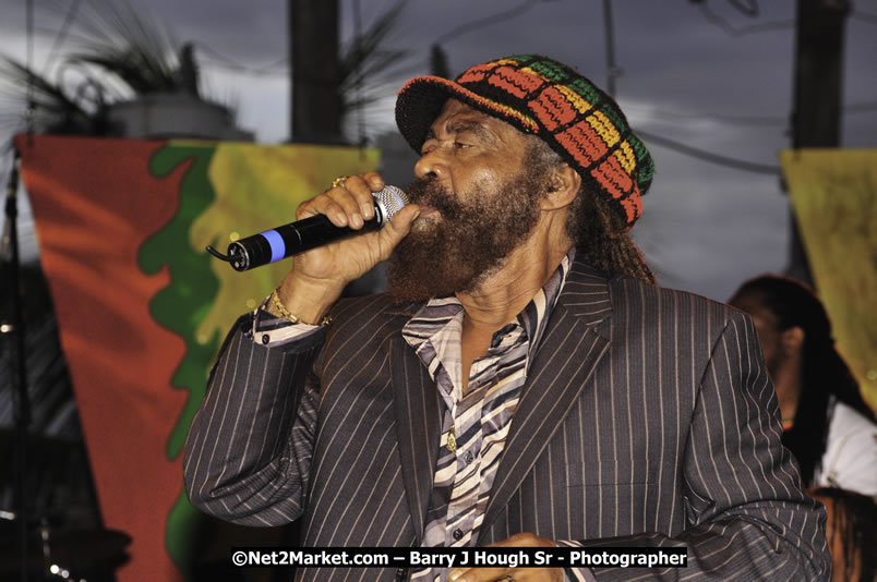 John Holt @ Red Stripe Reggae Sumfest 2008 International Night 2, Catherine Hall, Montego Bay - Saturday, July 19, 2008 - Reggae Sumfest 2008 July 13 - July 19, 2008 - Photographs by Net2Market.com - Barry J. Hough Sr. Photojournalist/Photograper - Photographs taken with a Nikon D300 - Negril Travel Guide, Negril Jamaica WI - http://www.negriltravelguide.com - info@negriltravelguide.com...!