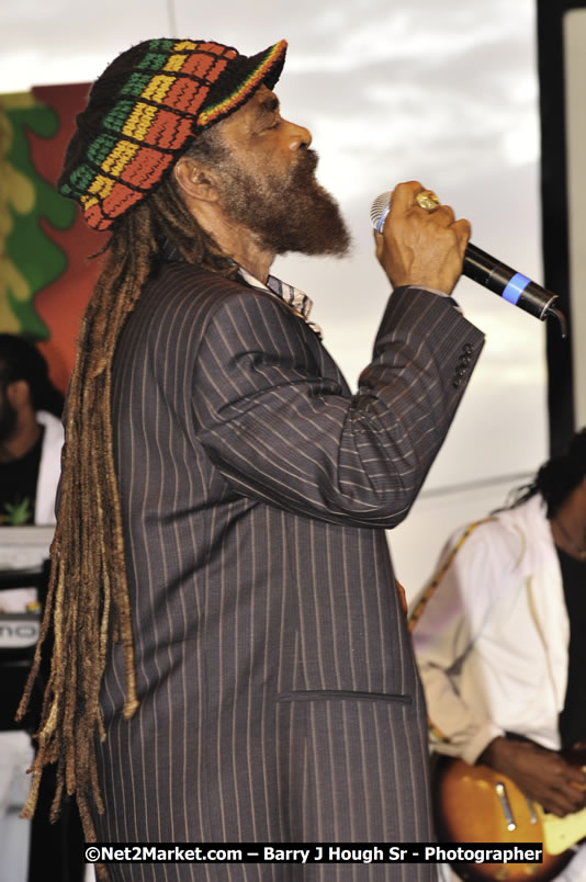 John Holt @ Red Stripe Reggae Sumfest 2008 International Night 2, Catherine Hall, Montego Bay - Saturday, July 19, 2008 - Reggae Sumfest 2008 July 13 - July 19, 2008 - Photographs by Net2Market.com - Barry J. Hough Sr. Photojournalist/Photograper - Photographs taken with a Nikon D300 - Negril Travel Guide, Negril Jamaica WI - http://www.negriltravelguide.com - info@negriltravelguide.com...!