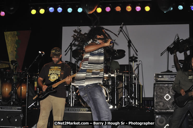 Rootz Underground @ Red Stripe Reggae Sumfest 2008 International Night 2, Catherine Hall, Montego Bay - Saturday, July 19, 2008 - Reggae Sumfest 2008 July 13 - July 19, 2008 - Photographs by Net2Market.com - Barry J. Hough Sr. Photojournalist/Photograper - Photographs taken with a Nikon D300 - Negril Travel Guide, Negril Jamaica WI - http://www.negriltravelguide.com - info@negriltravelguide.com...!