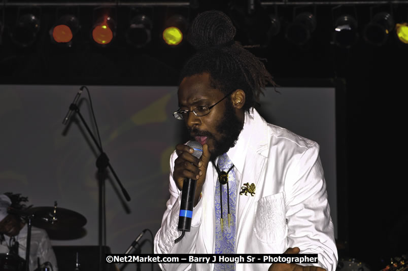 Tarrus Riley @ Red Stripe Reggae Sumfest 2008 International Night 2, Catherine Hall, Montego Bay - Saturday, July 19, 2008 - Reggae Sumfest 2008 July 13 - July 19, 2008 - Photographs by Net2Market.com - Barry J. Hough Sr. Photojournalist/Photograper - Photographs taken with a Nikon D300 - Negril Travel Guide, Negril Jamaica WI - http://www.negriltravelguide.com - info@negriltravelguide.com...!