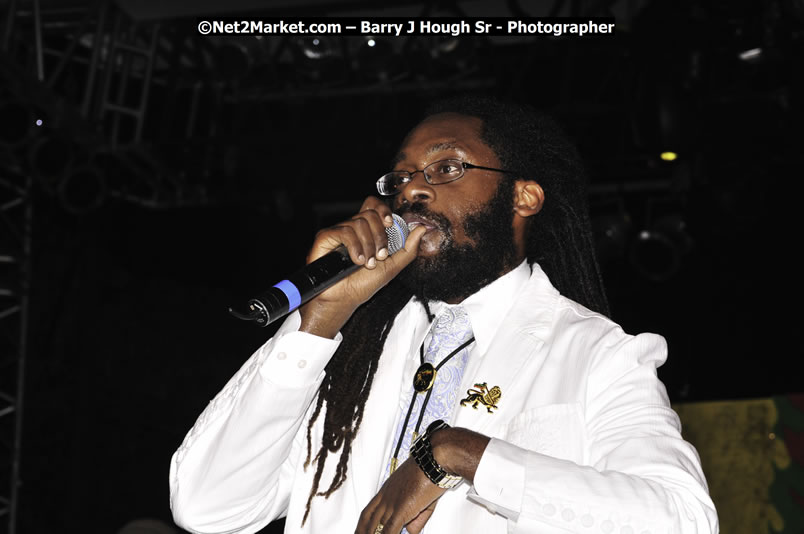 Tarrus Riley @ Red Stripe Reggae Sumfest 2008 International Night 2, Catherine Hall, Montego Bay - Saturday, July 19, 2008 - Reggae Sumfest 2008 July 13 - July 19, 2008 - Photographs by Net2Market.com - Barry J. Hough Sr. Photojournalist/Photograper - Photographs taken with a Nikon D300 - Negril Travel Guide, Negril Jamaica WI - http://www.negriltravelguide.com - info@negriltravelguide.com...!